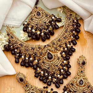 สร้อยคอทองคำอัฟกันสุดหรู ประดับจี้รูปวงกลมประดับด้วยหินสีขาว พร้อมคริสตัลสีเขียวมรกตตรงกลาง - Product Image 1