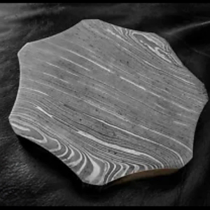 Cenicero de Acero de Damasco Hecho a Mano de Lujo, Cenicero Metálico con Patrón Decorativo, Cenicero Resistente para Fumar en Casa, Salón u Oficina - Product Image 3