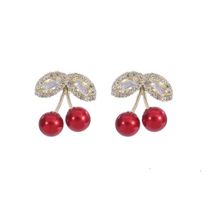 Boucles d'oreilles clous en forme de cerise avec moissanite sertie griffe, plaqué argent, bijoux de mariage unisexe, design fruit mignon - Product Image 1