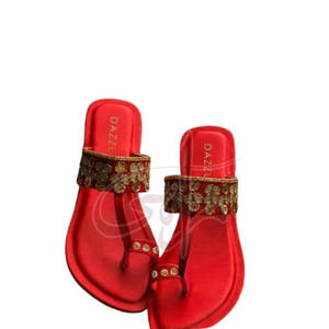 Chappals Kolhapuri pour femmes de qualité supérieure, durables, imperméables, fabriqués par des artisans professionnels, en cuir véritable, légers - Product Image 2