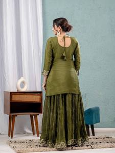 Robe ethnique traditionnelle indienne et pakistanaise pour femmes, en soie verte brodée, longueur au sol, coupe ample, toutes saisons - Product Image 4