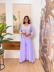 Ensemble trois pièces prêt-à-porter pour femme, style indo-occidental : veste koti brodée Georgette, chemisier cousu et pantalon palazzo élastique. - Product Image 2