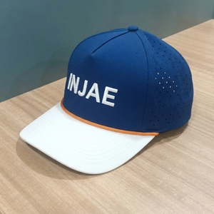 Gorra de Golf OEM Personalizada de 5 Paneles, Perforada con Corte Láser, Bordado Plano, Visera Precurvada, Estructurada, MOQ Bajo, ODM, Deportiva, para Exteriores - Product Image 3