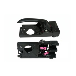 Manija interior de puerta derecha OEM para Hyundai i10 82610-0X0204X, compatible con motores 1.0L y 1.2L de gasolina - Product Image 1