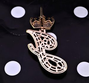 Pendentif Lettre J Dvars en Or Rose Diamanté, Couronne en Argent Sterling 925, Sertissage Griffe Moissanite, Micro-Incrustation, Breloque Thème Luxe - Product Image 4