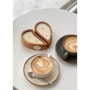 Bougie de luxe en bois sculpté à la main avec couvercle - Bougie parfumée à la cire naturelle à 2 mèches - Bol décoratif en bois réutilisable - Product Image 4