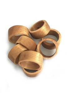 Anneaux de serviette en bois rustiques faits à la main, design rond, écologiques, en stock, décoration de table à manger pour une maison moderne - Product Image 2