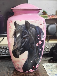 โกศบรรจุอัฐิสำหรับม้า สำหรับผู้ใหญ่ เป็นมิตรกับสิ่งแวดล้อม ดีไซน์ปรับแต่งได้ สีดำรูปม้า สีชมพู โลหะ โกศที่ระลึก ทำด้วยมือ 220 - Product Image 5