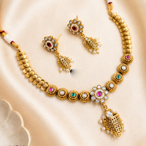 ชุดเครื่องประดับแบบดั้งเดิมของชาวอินเดีย Pota Kundan - สร้อยคอชุบทองประดับคริสตัลและมุกเทียมรูปทรงเรขาคณิต - Product Image 1