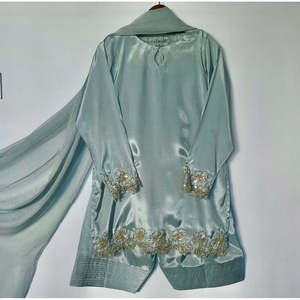 Vêtements indiens et pakistanais de créateur, ensemble élégant pour les fêtes, haut-bas et dupatta - Product Image 5