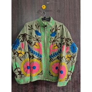 Chaqueta de Invierno de Terciopelo Suzani Estilo Vintage Lavinas, Reversible, Bordada, Ecológica, Hecha a Mano, de Lujo para Mujer - Product Image 4