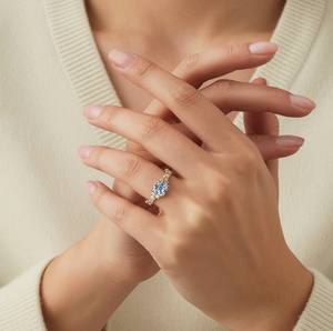 Anillo de Moissanita con Corte Ascher en Plata de Ley 925, Clásico y Atemporal, Anillo de Lujo para Compromiso, Boda y Fiesta - Product Image 5