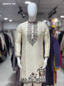 Collection de vêtements de mariage de créateurs, dernières tendances, en soie avec broderies Daman et multicolores, ensemble kurta-pantalon, fournisseur mondial. - Product Image 3