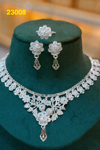 Elegante conjunto de collar con diseño de hojas en acabado dorado y plateado con pendientes colgantes a juego 23005 - Product Image 4