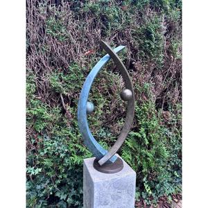 Sculpture métallique abstraite moderne, pièce d'art décorative pour jardin extérieur, bronze et patine, finition antique, design contemporain, statuette - Product Image 3