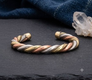 Brazalete de Resina de Tres Tonos y Aleación de Cobre para Mujer - Joyería Clásica para Regalo - Product Image 2