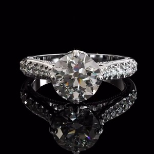 Anillo de Diamantes con Banda de Pavé y Piedras Laterales, Corte Brillante Redondo de 2.00CT para Mujer, Certificado IGI, Estilo Lujoso, Anillo de Compromiso y Regalo para Ella - Product Image 1