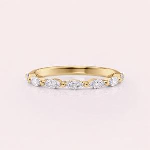 Anillo de Boda de Moissanita con Corte Marquesa, Oro Rosa, Media Eternidad, Apilable, Anillo de Aniversario Minimalista para Mujer - Product Image 1