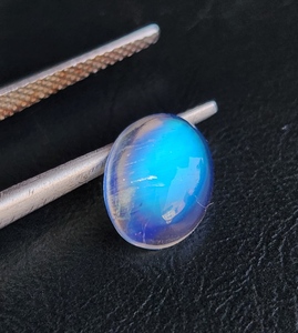 Cabochons ovales en pierre de lune bleue naturelle arc-en-ciel de 6x8, 7x5, 8x10 mm en gros, pierres précieuses lâches de haute qualité A.A.A pour la fabrication de bijoux - Product Image 4