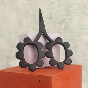 Ciseaux à broder de qualité supérieure avec fleurs jaunes brodées, en acier inoxydable, à pointe fine, pour la couture - Product Image 5