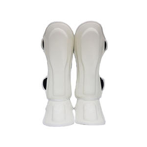 Protège-tibias de boxe en PU bleu avec fermeture auto-agrippante, équipement de protection élastique pour adultes unisexe, couleur unie, design léger - Product Image 4