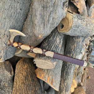 ขวานไวกิ้ง งานแฮนด์เมด สไตล์นอร์ดิก ใบมีดเหล็กกล้าคาร์บอน ด้ามไม้ เหมาะสำหรับตั้งแคมป์ ล่าสัตว์ และเป็นของขวัญ - Product Image 2