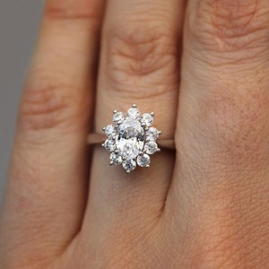 Anillo de Halo con Diamante Ovalado Cultivado en Laboratorio de 1.20 CT, Oro Blanco Sólido de 14K, Minimalista, VS+ D-F, Certificado IGI, Anillo de Compromiso, Boda, Novia - Product Image 5