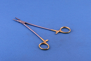 Porte-aiguille en acier inoxydable RYDER 23 cm, insert TC, instruments chirurgicaux certifiés CE pour usage hospitalier - Product Image 2