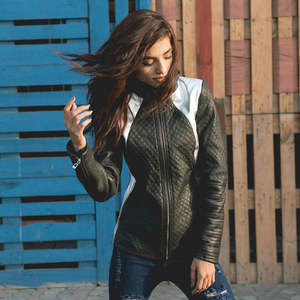 Chaqueta de moda oscura para mujer, chaqueta corta con cremallera y bolsillos, abrigo de cuero a la moda, atuendo con solapa para mujer, ropa de estilo femenino. - Product Image 6