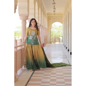 Ensemble de costume de fête pour femmes, haut-bas et dupatta pour un look élégant - Product Image 4