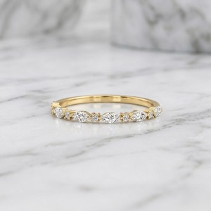 Bague minimaliste en forme de marquise et de rondes, sertie de diamants, bijoux délicats, élégants, à porter au quotidien, cadeau pour femme - Product Image 1