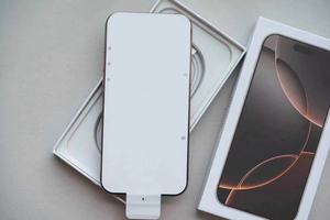 Smartphone Usato 16 Pro 5G Versione USA con <span class=keywords><strong>12</strong></span> Mesi di Garanzia, Batteria da 4441mAh, Telefono Cellulare di Seconda Mano all'Ingrosso - Product Image 2