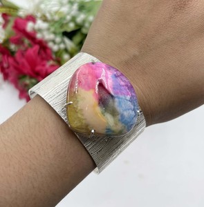 Pulsera Abierta de Plata con Gemas Naturales Multicolor en Forma de Serpiente, Texturizada y Ancha para Mujer, Venta al por Mayor - Product Image 1