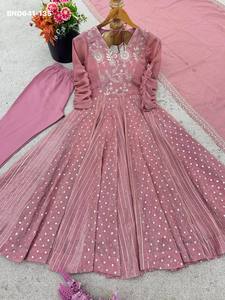 Conjunto de Anarkali de Seda con Bordado de Lentejuelas de Alta Calidad para Uso Ocasional, con Pantalón y Dupatta, a Precio de Mayoreo - Product Image 4