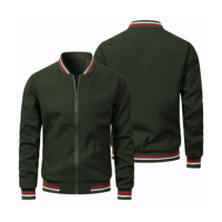 Fabricant de vestes de baseball personnalisées pour les marques de vente au détail, offrant la personnalisation des tailles, le choix des tissus et l'application de logos.