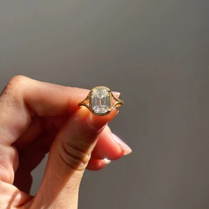 แหวนหมั้นเพชรทรงคุชชั่นยาว 14K 18K ทองคำเหลือง 3CT แบบวินเทจ ดีไซน์แยกแหวน สำหรับผู้หญิง สั่งทำได้ - Product Image 2