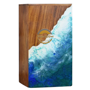 Urne funéraire élégante en résine océanique pour cendres, urne de crémation artisanale en bois avec art en résine bleue et blanche par AYAANS - Product Image 1