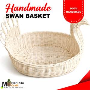 Panier en rotin artisanal SWAN - Product Image 1
