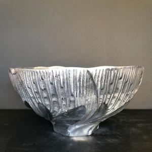 Vaisselle de service artisanale au design rustique, plats et bols pour la présentation des aliments, décoration intérieure, matériau solide - Product Image 1