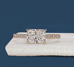 Anillo de Diamante Cultivado en Laboratorio, Corte Radiante y Redondo, 1.21 ct, VVS2, Certificado IGI, Oro Amarillo de 14k, Anillo de Compromiso con Pavé, Venta al Por Mayor, Personalizado - Product Image 1