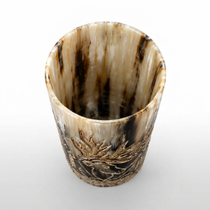 Vaso de cuerno de búfalo ecológico hecho a mano |   Talla artesanal de asta de ciervo con escena forestal, motivo de ciervo grabado naturalmente, REHMAN CRAFT - Product Image 3