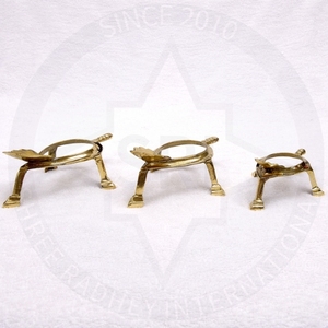 Soporte de Concha de Latón Antiguo Hecho a Mano con Patrón de Pavo Real para Uso en Templos (Disponible en Varios Tamaños) - Product Image 5