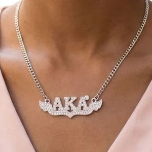 Collier Pendentif Ailé Argenté Scintillant pour Femme, Bijou Tendance, Chaîne Élégante, Accessoire de Déclaration Étincelant, Cadeau Idéal pour Fête - Product Image 3