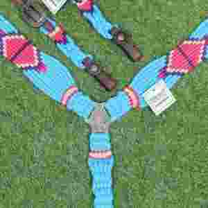 Juego de cabezada de mohair hecho a mano y personalizable en azul cielo, rojo claro y morado, con cincha delantera a juego de 32 pulgadas y cuero argentino. - Product Image 4