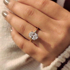 Impresionante Anillo de Compromiso con Diamante Cultivado en Laboratorio de Corte Ovalado en Dos Tonos, Oro Blanco de 14K, Joyería para Mujer, Regalo de Boda y Aniversario - Product Image 4