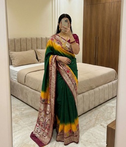 Sari indien traditionnel ethnique Dola Meenakari tissé pour les occasions festives, vêtements de mariage fantaisie pour femmes, matériaux recyclés Leranath - Product Image 1
