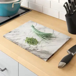 Tabla de cortar de mármol pulido y liso con varios bordes y colores para un corte seguro y una preparación de alimentos elegante en las cocinas. - Product Image 1