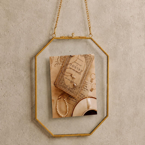Cadre photo suspendu en verre transparent avec bordure en laiton de forme octogonale, décoration de fleurs pressées, finition dorée, prix le plus bas, décoration pour la maison - Product Image 5