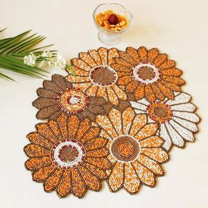 Mantel Individual Floral con cuentas de verde azulado y plata hecho a mano, mantel elegante inspirado en margaritas para decoración de comedor moderna o centro de mesa Boho Chic - Product Image 4