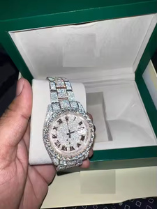 Reloj de cuarzo moderno con incrustaciones de moissanita para hombre, reloj minimalista con apariencia de diamantes, reloj de pulsera premium con brillo. - Product Image 3